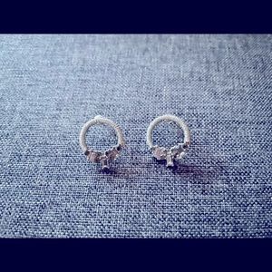 Silver sparkle round earrings with gemstones